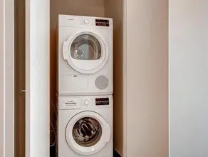 Beautiful 1BR | Stunning Views | Pool | Jersey City - Image 2