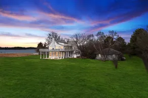 Remarkable waterfront property on 270 acres - Image 5
