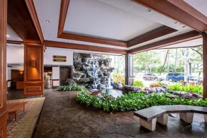 36th Floor Deluxe Ocean View Condo with Free Parking & Wifi condo - Image 3