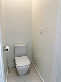 3-bedroom townhouse with patio - Image 4