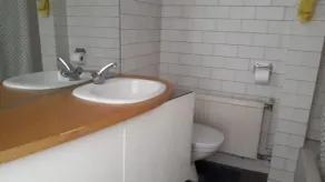 Une chambre de deux personnes dans un jolie appartement sur Rochefort - Image 4