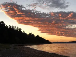 Cozy Canadian cabin overlooking the ocean! 1 min to the beach - Image 2