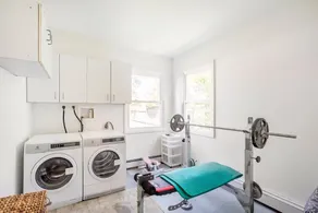 Entire 3bdr home w/parking, backyard, FirePit, BBQ - Image 3