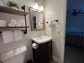 Cozy Retreat only 10 minutes from Whiskey Row and Court House Square. - Image 4
