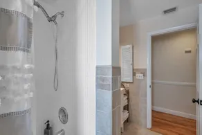 Little bit of heaven, 3BR 2BA heated pool, gorgeous yard & <10 min to the beach! - Image 5