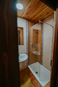 Fantastic villa in the mountains next to the river - Image 5