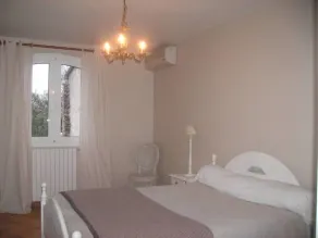 CHARMING HOUSE WITH PRIVATE POOL - Image 4