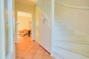 Cozy spacious house with fireplace. Walking distance from the beach - Image 2