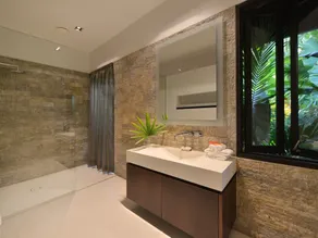 Bayu On Murphy Street - Luxury 4 Bedroom Home - Image 4