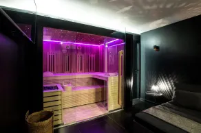 Beautiful Studio in the Center Town with Jacuzzi - Image 3