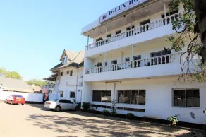 Dlux Hotel - Image 4