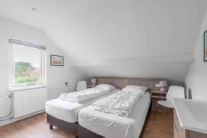 Modernly Furnished Holiday Home for 6 People - Image 5