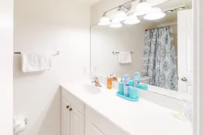 Second-floor condo with full kitchen, washer/dryer, central AC, & boat slip use - Image 3