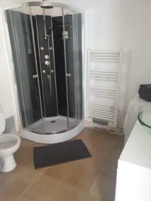 Très jolie maison dans quartier de standing à 800m de la plage - Image 3