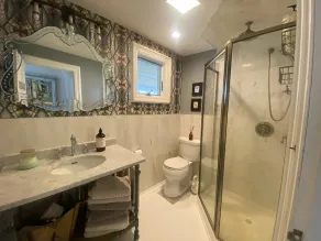 Cutchogue Farmhouse Estate with hot tub and gardens, walk to beach & vineyards - Image 4