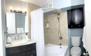 NEWLY Remodeled Upscale Design Central Waikiki - Image 2