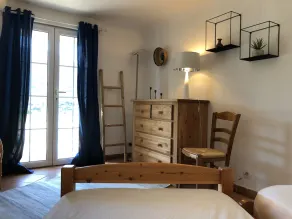 Charmerende lille lejlighed meget stille med udsigt over Ubrieux kløfter. - Image 4