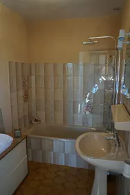 Sunny A/C apartment with terrace overlooking countryside and private pool - Image 3