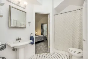 Modern Home in downtown Middletown! Walk to shops & restaurants! - Image 4