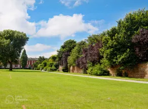 Stylish Self-Catering Apartments - Image 2