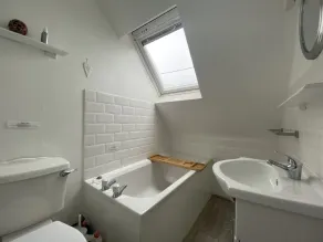 Beautiful cottage in tranquil location with large garden - Image 2