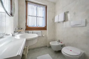 Ferienwohnung \"Haus zur Vogelweide App 4\" mit Bergblick, Balkonen und WLAN - Image 3
