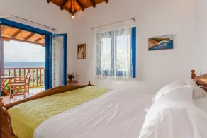 Villa with stunning view out to the sea accross the viladge of Glossa - Image 3