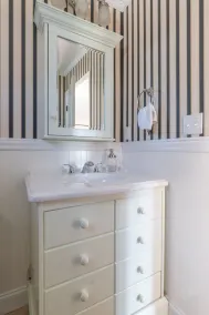 Bright light, water views, steps from the beach! - Image 3