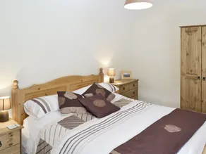 Close to the village centre with many walks and cycle routes from the doorstep. - Image 4