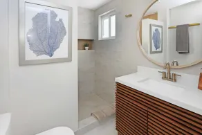 Totally Renovated Near Beach - Image 2