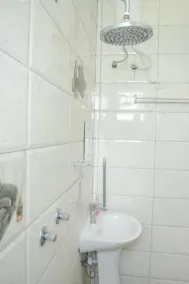 Lux Suites Ganjoni Studio Apartment - Image 3
