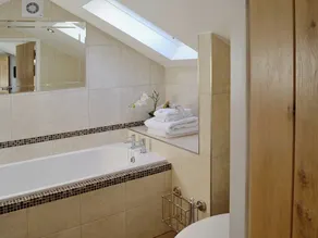 Cherry Blossom Cottage - Image 3