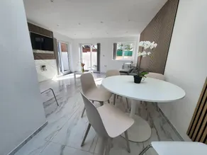 Flat A Rose Hill - Image 5