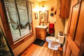 CREEKSIDE SERENADE-CABIN AUF MTN STREAM W / BUBBLING HOT TUB, WIFI & GAME TABLE! - Image 4