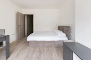 Brand new large studio edgware high street - Image 5