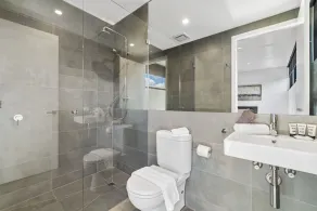 Stylish Studio with Great Amenities near Beachside - Image 2