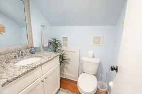 Pelican Hideaway - Charming Home & Entire Backyard - Image 4