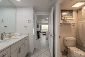 Beautiful one bedroom oceanfront condo - Image 4