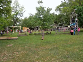 Apartamento de vacaciones con columpio, arenero y piscina infantil - Image 2