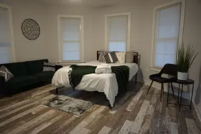 Family Getaway- Beautiful & spacious 4 Bdrm Historic Home with a modern touch! - Image 5