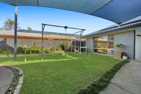 Family Holiday Retreat 4 bed Pool 5 mins to beach - Image 3