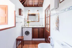 Romantic house between gardens, with wifi and barbecue - Image 4