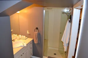 Suite de 1 dormitorio bellamente decorada en South Burlington - Image 2