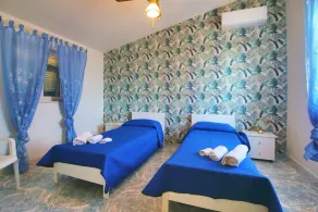 Villa spacieuse avec vue sur la mer, grand jardin barbecue, près de la mer et Cefalu - Image 3