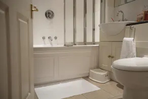 Gardener's House - a traditional stone 3 bedroom house on Arniston Estate - Image 3