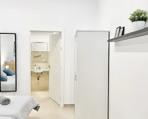 Studio-Apartment-Ensuite with Shower-Street View-Estación Centro Vialia 5 - Image 5