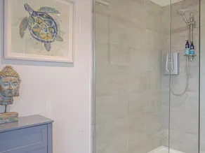 2 bedroom accommodation in Hampton Bishop - Image 4