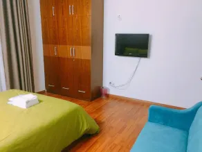OPEN SPACE WITH LAKE VIEW - Image 4