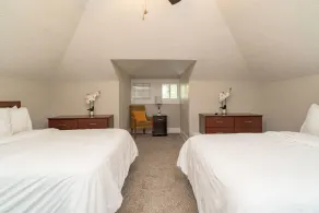 Cloverdale Large Group Duplex • 6BR • Sleeps 14 - Image 5