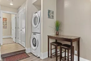 Work Here!! King Bed, 400+ Mbps WiFi, BYU - Image 2